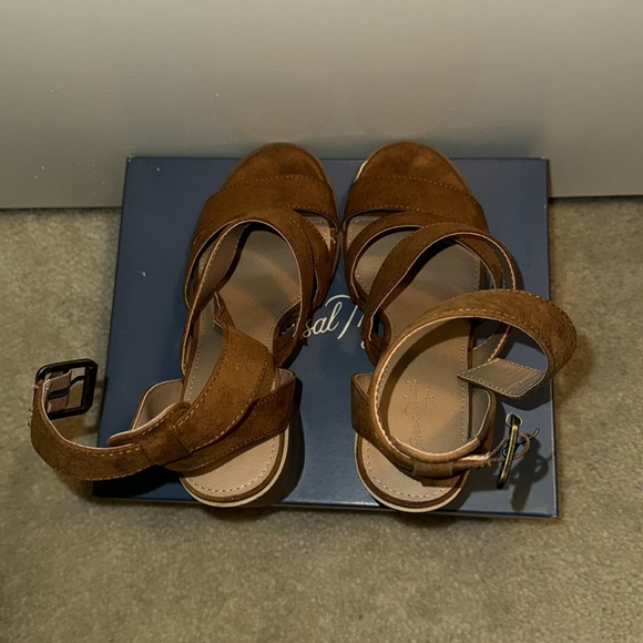 Target Universal Thread Shoes - Picture 3 of 9